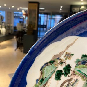 A Chinese famille verte powder blue-ground dish, 19th C. — photo 3