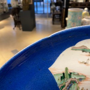 A Chinese famille verte powder blue-ground dish, 19th C. — photo 5