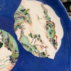 A Chinese famille verte powder blue-ground dish, 19th C. — photo 9