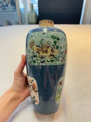 A Chinese famille verte powder-blue-ground 'Fish and Bird' vase and cover, 19th C. — photo 3
