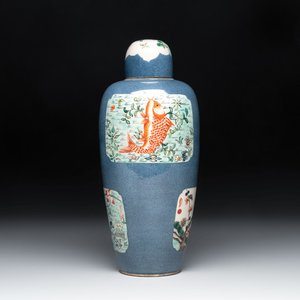 A Chinese famille verte powder-blue-ground 'Fish and Bird' vase and cover, 19th C. — photo 1