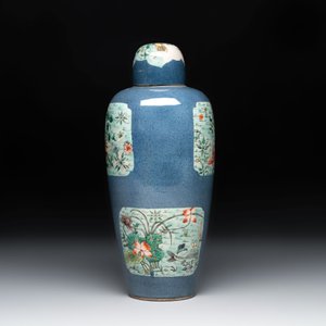 A Chinese famille verte powder-blue-ground 'fish and bird' vase and cover, 19th C. — photo 2