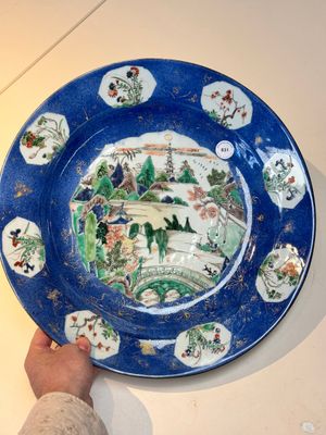 A Chinese famille verte powder-blue-ground 'landscape' dish, Kangxi — 照片 1