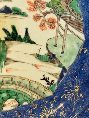 A Chinese famille verte powder-blue-ground 'landscape' dish, Kangxi — 照片 11