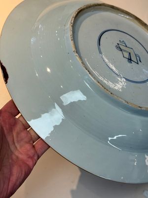 A Chinese famille verte powder-blue-ground 'landscape' dish, Kangxi — 照片 15