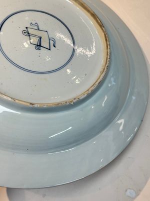 A Chinese famille verte powder-blue-ground 'landscape' dish, Kangxi — 照片 16