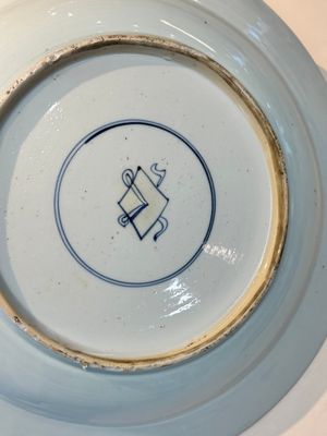 A Chinese famille verte powder-blue-ground 'landscape' dish, Kangxi — 照片 17
