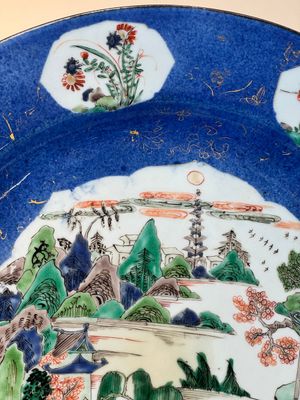 A Chinese famille verte powder-blue-ground 'landscape' dish, Kangxi — 照片 2