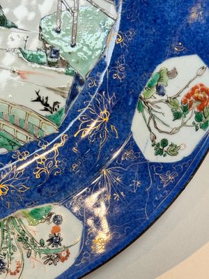A Chinese famille verte powder-blue-ground 'landscape' dish, Kangxi — 照片 5