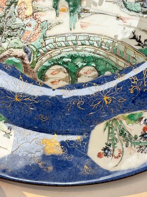 A Chinese famille verte powder-blue-ground 'landscape' dish, Kangxi — 照片 6