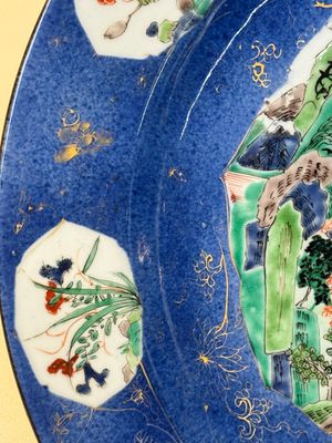 A Chinese famille verte powder-blue-ground 'landscape' dish, Kangxi — 照片 8