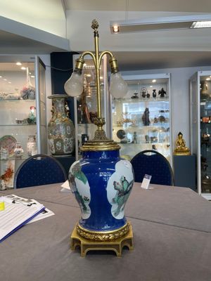 A Chinese famille verte  powder-blue-ground 'mythical animal' vase with gilt bronze lamp mounts, 19th C. — photo 2