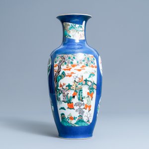 A Chinese famille verte powder blue-ground vase, 19th C. — 照片 3