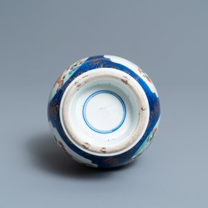 A Chinese famille verte powder blue-ground vase, Kangxi — 照片 6