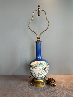A Chinese famille verte powder blue-ground vase mounted as lamp, 19th C. — photo 1