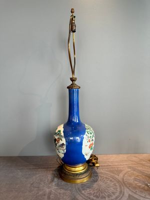 A Chinese famille verte powder blue-ground vase mounted as lamp, 19th C. — photo 2