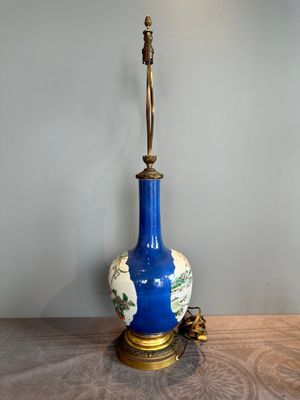 A Chinese famille verte powder blue-ground vase mounted as lamp, 19th C. — photo 4