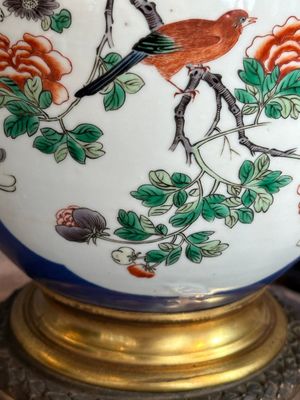 A Chinese famille verte powder blue-ground vase mounted as lamp, 19th C. — photo 10