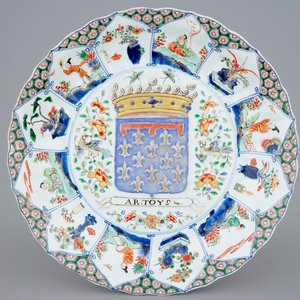 A Chinese famille verte "Provinces" dish with the arms of Artoys, Kangxi/Yongzheng, ca. 1720 — 照片 1