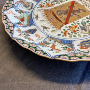 A Chinese famille verte 'Provinces' dish with the arms of Namur, Kangxi/Yongzheng — photo 10