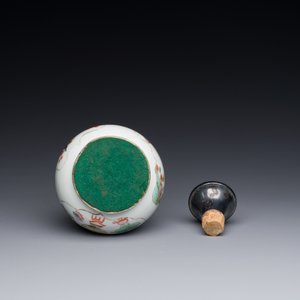 A Chinese famille verte 'qilin' vase with silver mounts, Kangxi — 照片 4