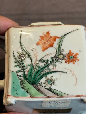 A Chinese famille verte rectangular 'lotus' teapot, Kangxi — photo 12