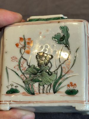 A Chinese famille verte rectangular 'lotus' teapot, Kangxi — photo 14