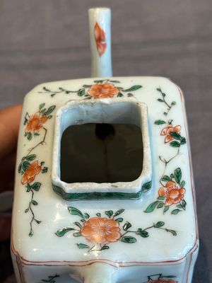 A Chinese famille verte rectangular 'lotus' teapot, Kangxi — photo 9