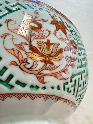 A Chinese famille verte relief-carved bowl with gilt iron-red floral design, Kangxi — photo 13