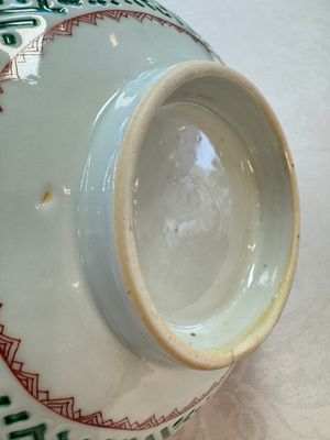 A Chinese famille verte relief-carved bowl with gilt iron-red floral design, Kangxi — photo 15