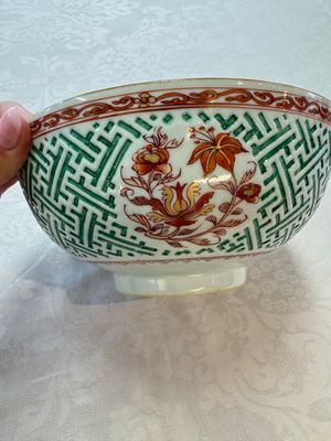 A Chinese famille verte relief-carved bowl with gilt iron-red floral design, Kangxi — photo 8