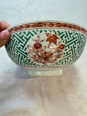 A Chinese famille verte relief-carved bowl with gilt iron-red floral design, Kangxi — photo 10