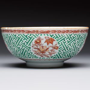 A Chinese famille verte relief-carved bowl with gilt iron-red floral design, Kangxi — photo 7
