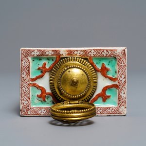 A Chinese famille verte relief-decorated tea caddy, Kangxi — 照片 8