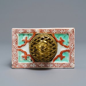 A Chinese famille verte relief-decorated tea caddy, Kangxi — 照片 10