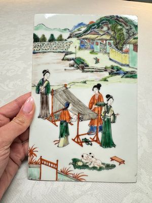 A Chinese famille verte 'Rice and Silk Production' plaque, 19th C. — foto 1