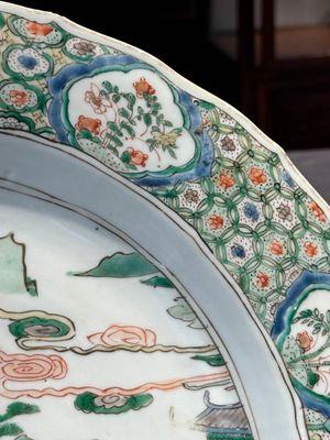 A Chinese famille verte 'river landscape' dish, artemisia leaf mark, Kangxi — 照片 8