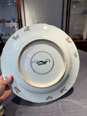 A Chinese famille verte 'river landscape' dish, artemisia leaf mark, Kangxi — 照片 10