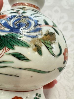 A Chinese famille verte rosewater sprinkler, a wucai jar and a Samson Paris verte-style covered ewer, 17/19th C. — photo 49