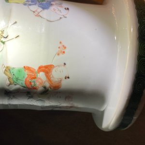 A Chinese famille verte rouleau 'immortals' vase, Kangxi — 照片 14