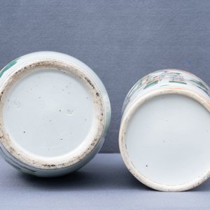 A Chinese famille verte rouleau vase and a famille rose vase, 19th C. — 照片 11