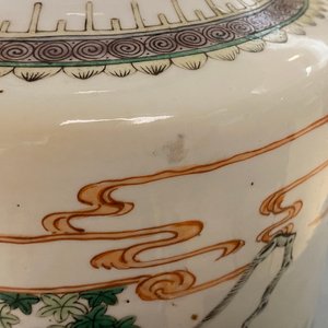 A Chinese famille verte rouleau vase and a famille rose vase, 19th C. — 照片 8