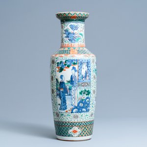A Chinese famille verte rouleau vase with ladies in a garden, 19th C. — 照片 1