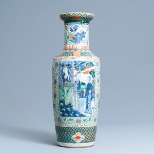 A Chinese famille verte rouleau vase with ladies in a garden, 19th C. — 照片 3