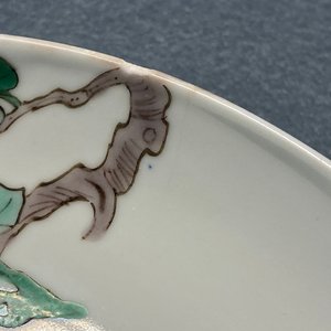 A Chinese famille verte saucer dish with a bird on a blossoming branch, Kangxi — 照片 3