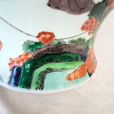 A Chinese famille verte 'Scholars and Court Ladies' baluster vase and cover — photo 7