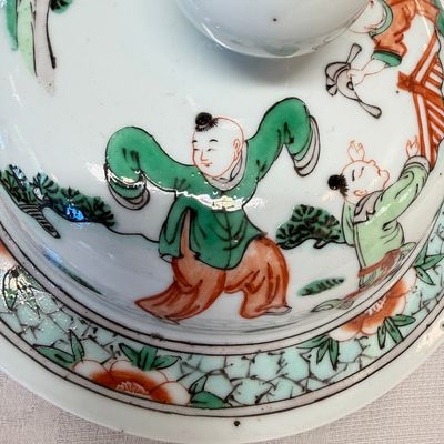 A Chinese famille verte 'Scholars and Court Ladies' baluster vase and cover — photo 17