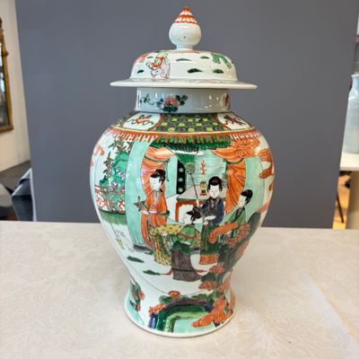 A Chinese famille verte 'Scholars and Court Ladies' baluster vase and cover — photo 1