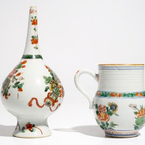 A Chinese famille verte sprinkler and a mug, Kangxi — photo 4