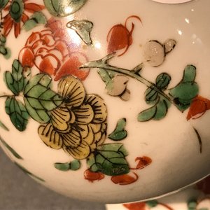 A Chinese famille verte sprinkler and a mug, Kangxi — photo 10